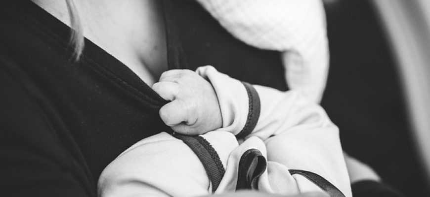 תינוק מתעורר בלילה-איך להקל עליו?