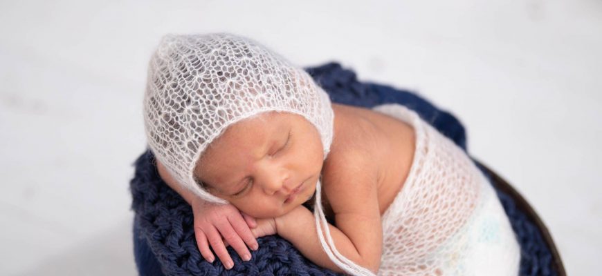 שינה של תינוקות בחודש הראשון אחרי הלידה