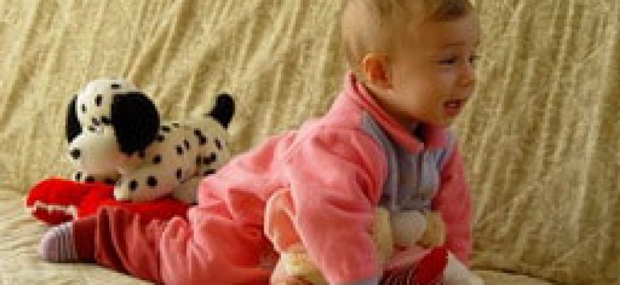 תרגילים לשיפור התפתחות התינוק בעזרת כדור פיזיו